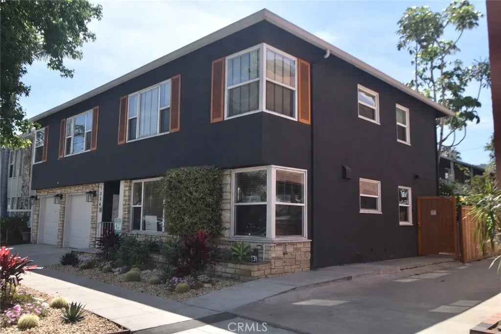 1334 E 1st Street 12
