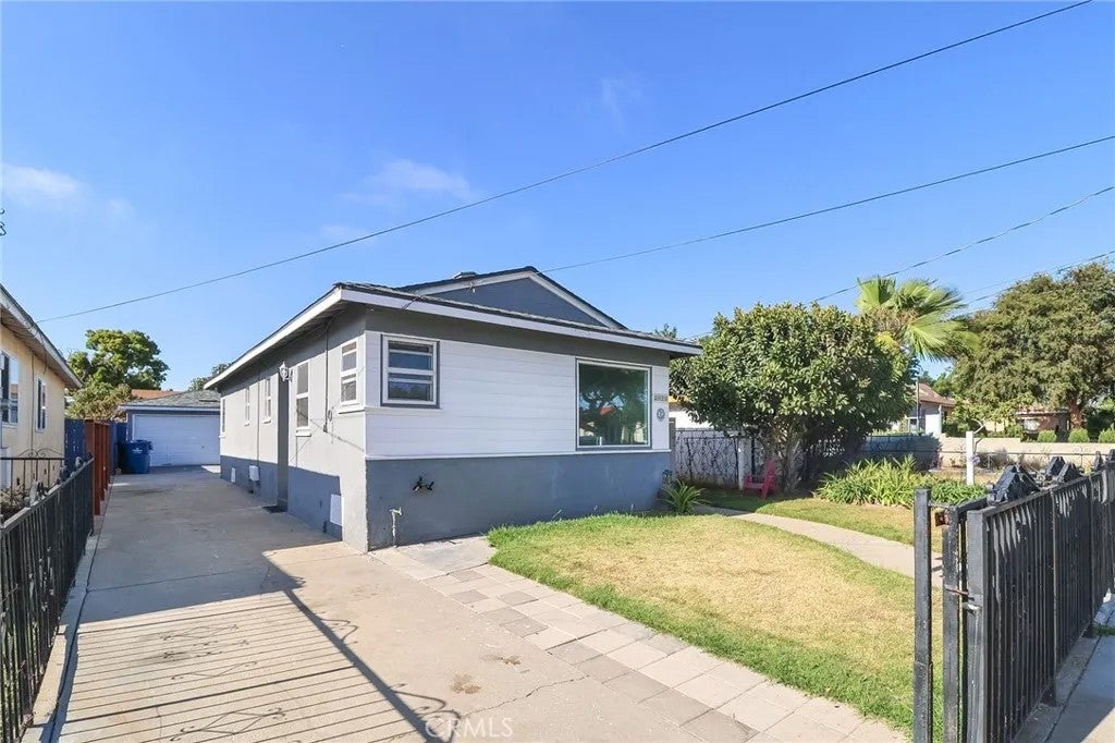 3625 W 106th