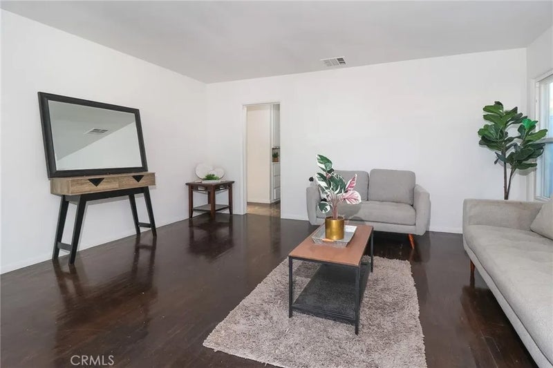 3625 W 106th
