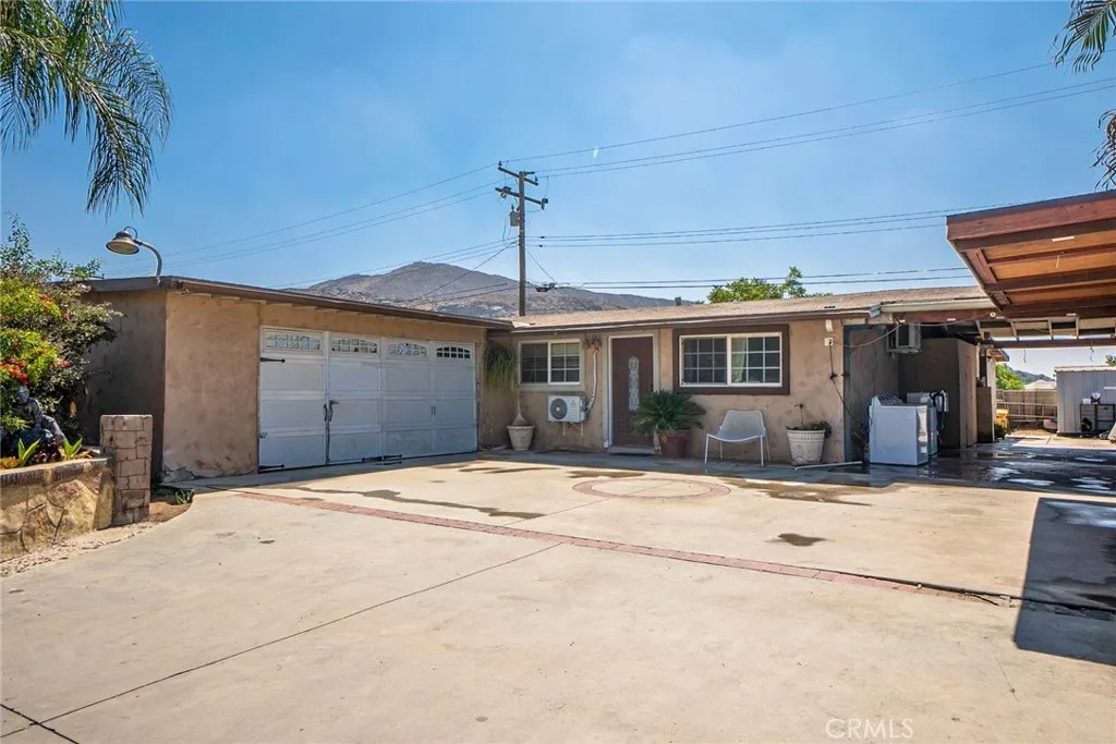 3200 Apple Avenue