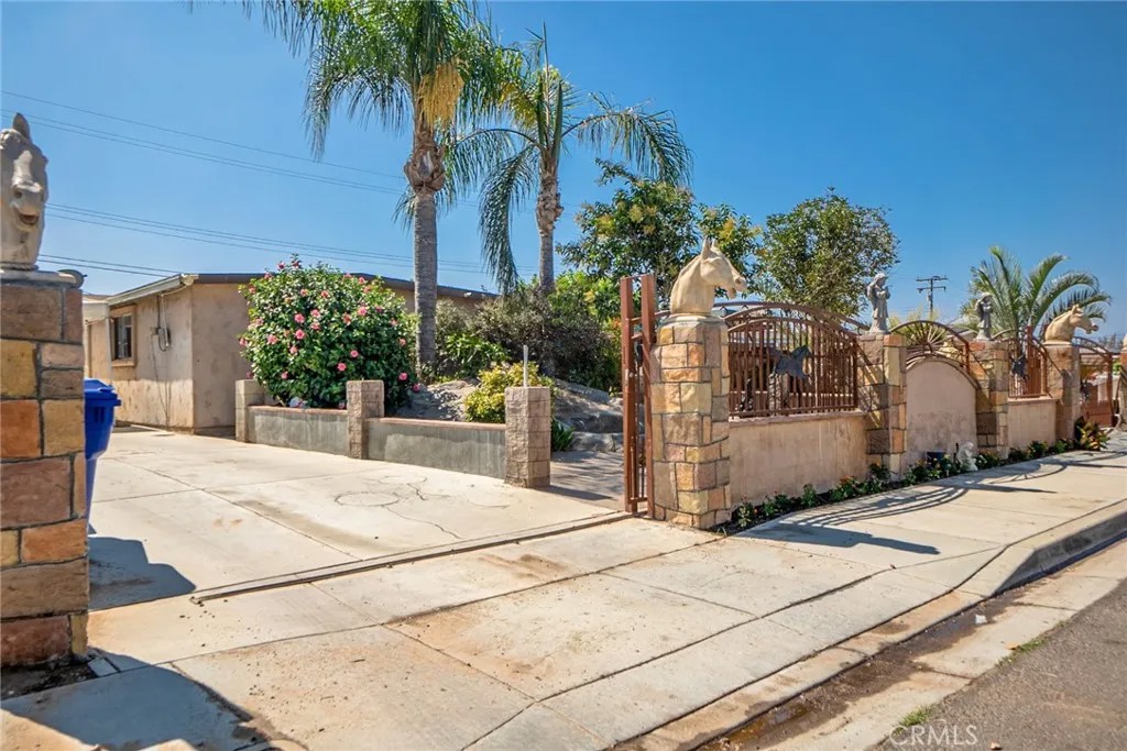3200 Apple Avenue