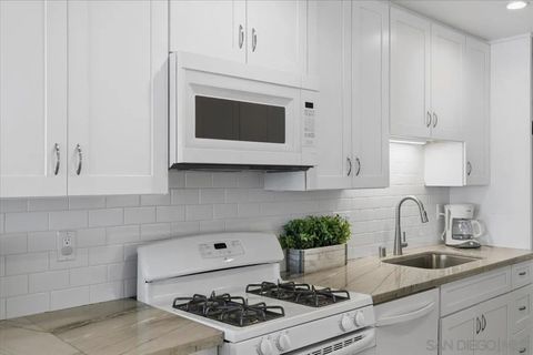 Tiny photo for 3755 Ocean Front Walk #18, San Diego, CA 92109 (MLS # 250045700)