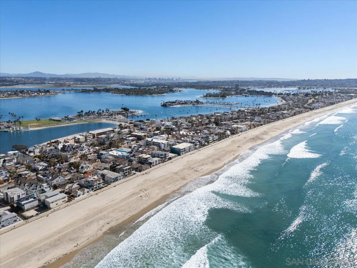 3755 Ocean Front Walk 18