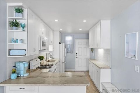 Tiny photo for 3755 Ocean Front Walk #18, San Diego, CA 92109 (MLS # 250045700)