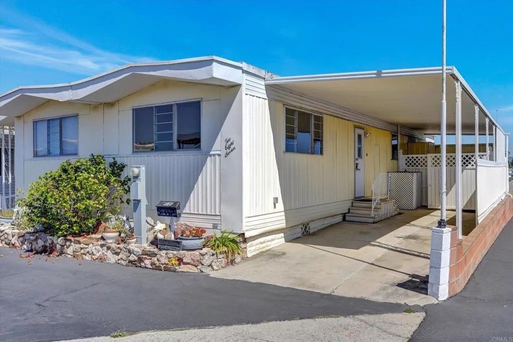 Photo of 287 Robin Lane, Oceanside, CA 92057 (MLS # NDP2604370)