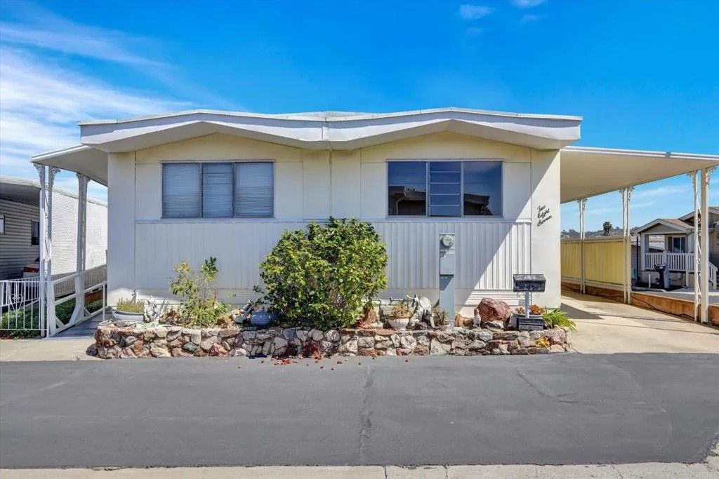 Photo of 287 Robin Lane, Oceanside, CA 92057 (MLS # NDP2604370)