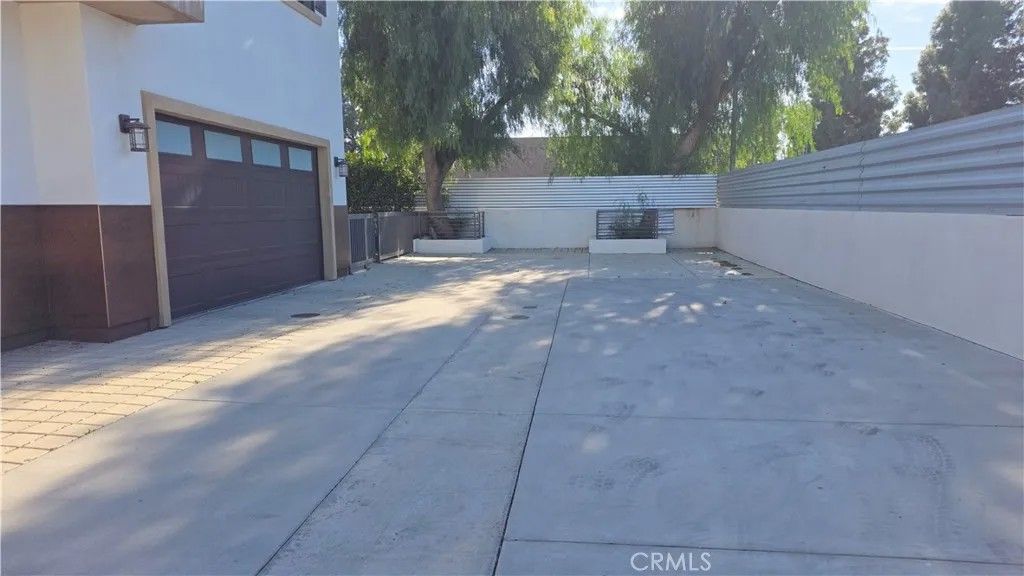 Photo of 8238 Sharuzi Lane, Northridge, CA 91325 (MLS # SR26095565)