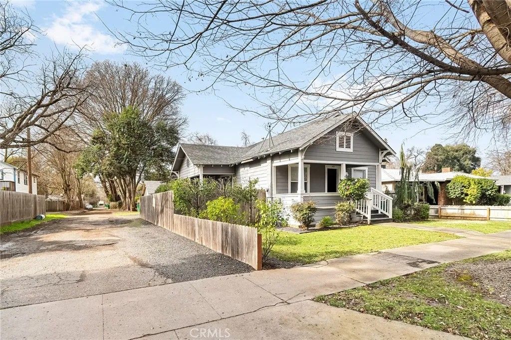 Photo of 1421 Citrus Avenue, Chico, CA 95926 (MLS # SN26024080)