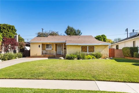 Photo of 2334 Iroquois Avenue, Long Beach, CA 90815 (MLS # PW26058153)