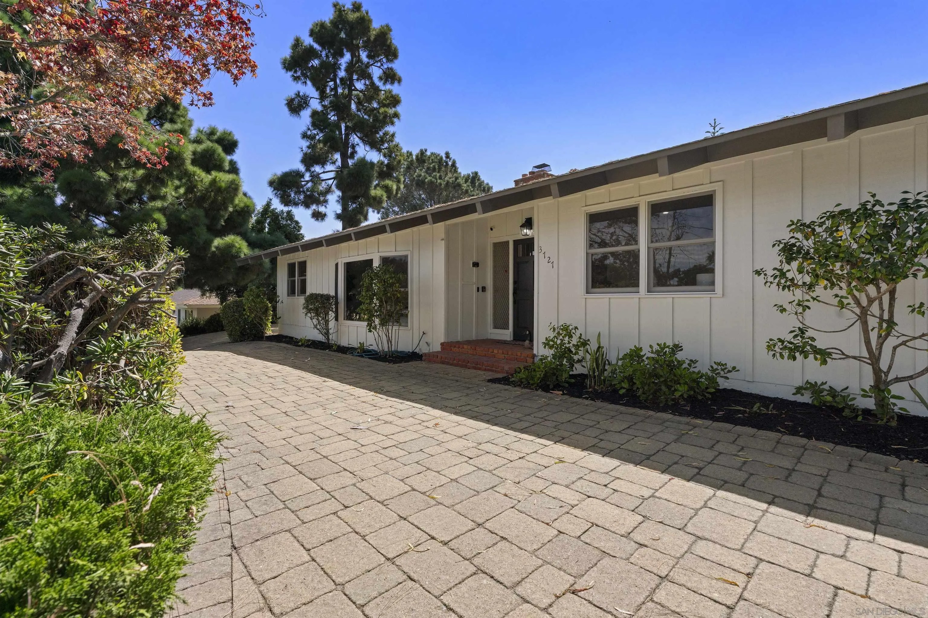 3727 Cedarbrae Ln