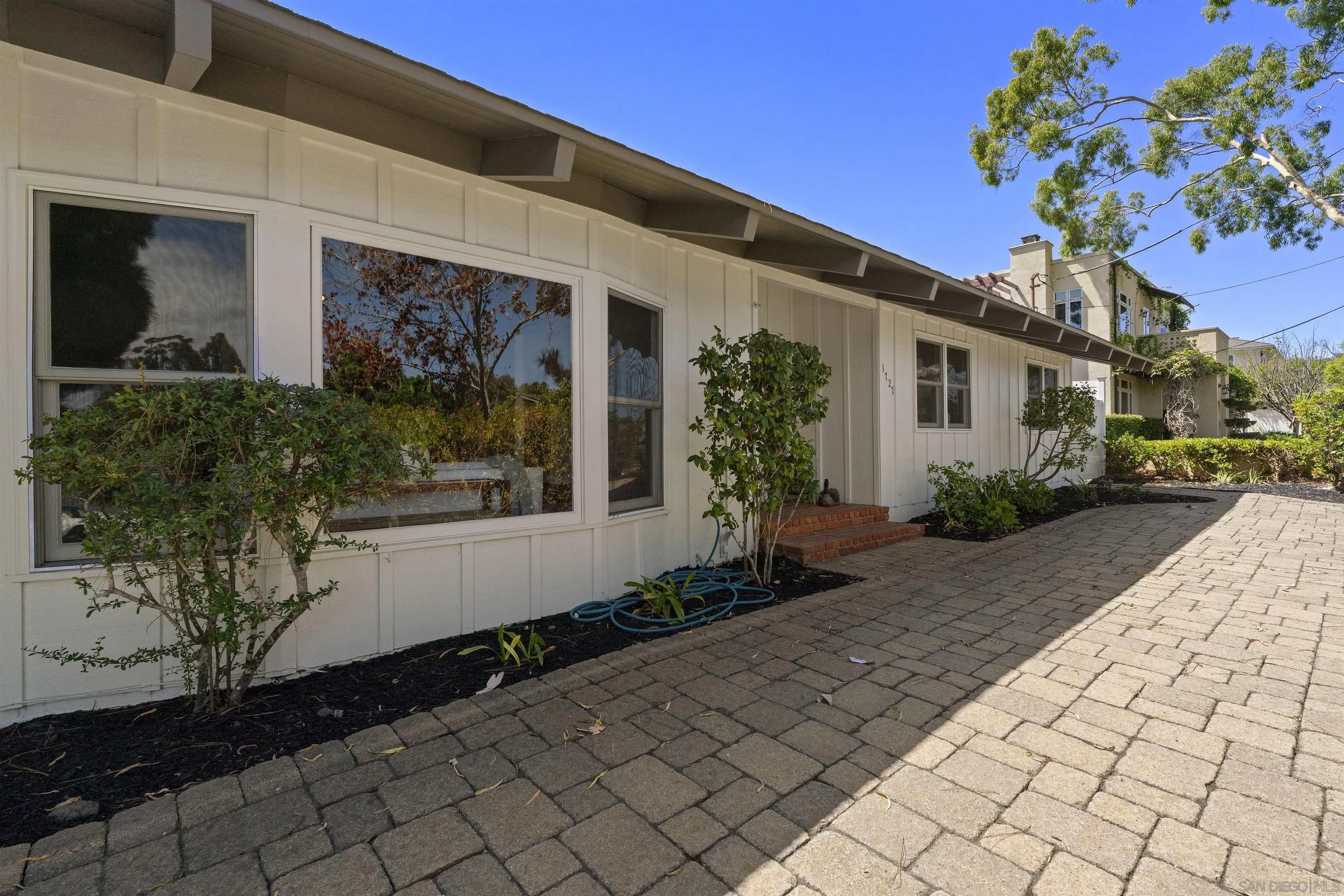 3727 Cedarbrae Ln