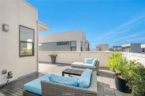 Tiny photo for 637 Cardiff Reef, Costa Mesa, CA 92627 (MLS # NP25272565)