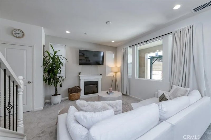 836 Winchell West
