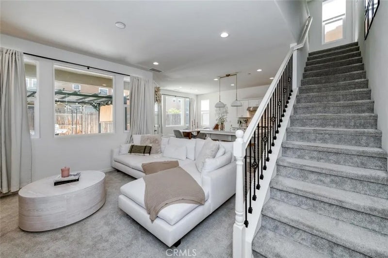 836 Winchell West