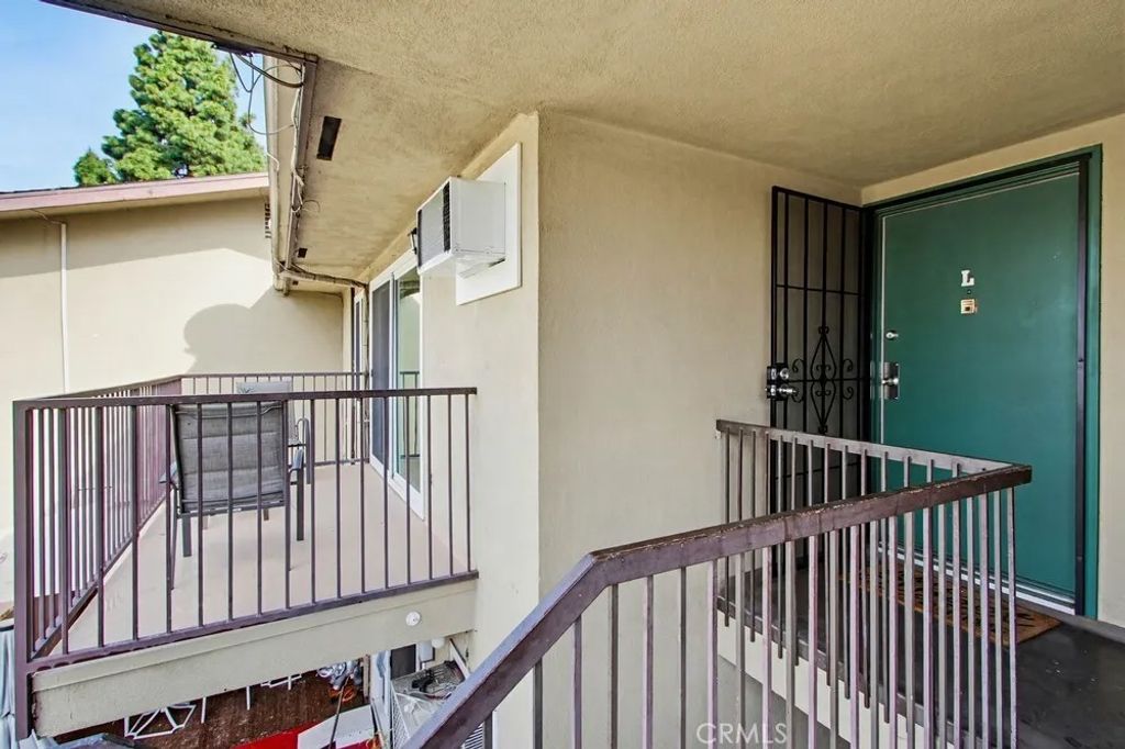 Photo of 1860 W Glenoaks Ave #L, Anaheim, CA 92801 (MLS # OC26035540)