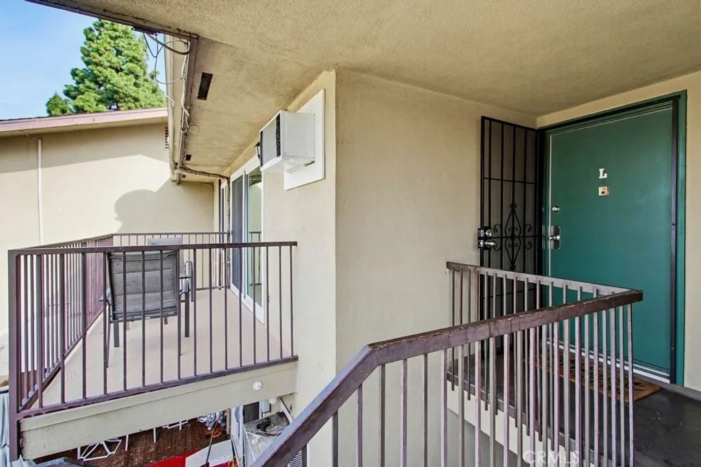 Photo of 1860 W Glenoaks Ave #L, Anaheim, CA 92801 (MLS # OC26035540)