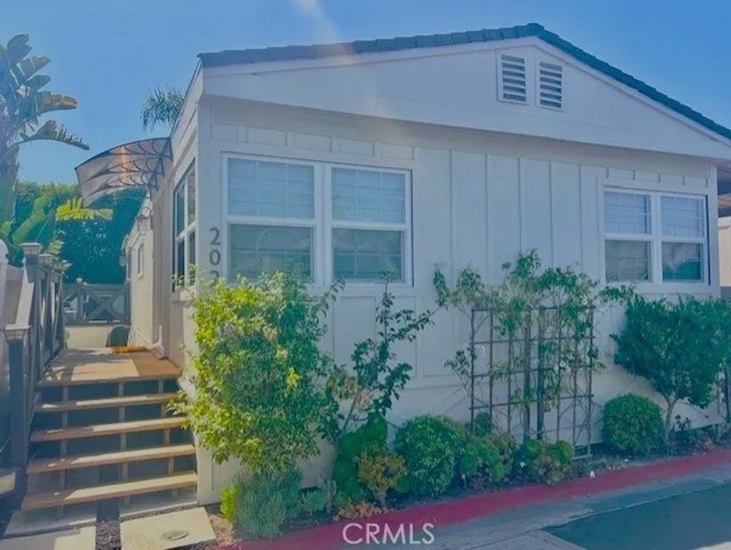 Photo of 202 Tremont Dr, Newport Beach, CA 92660 (MLS # NP26035418)