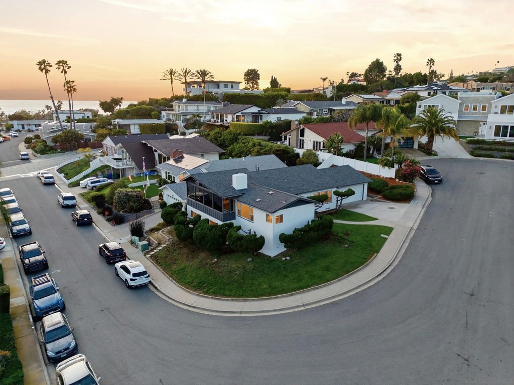 Photo of 934 Candlelight Place, La Jolla, CA 92037 (MLS # 260003478)