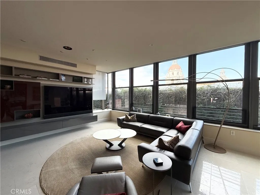 345 E Colorado Boulevard 303