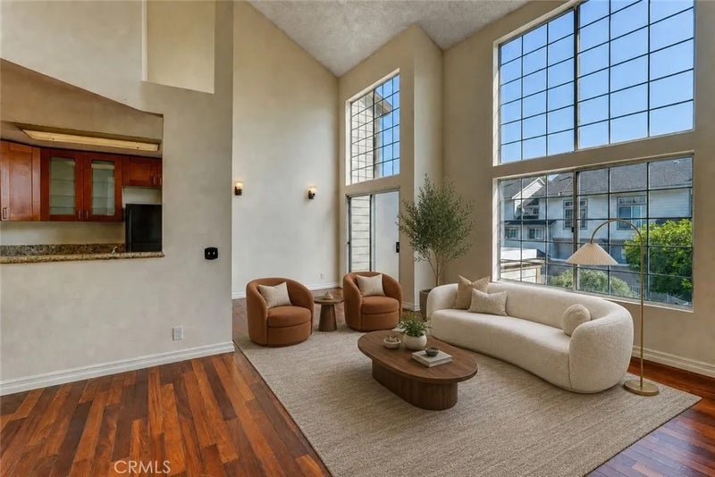 11150 Glenoaks 294