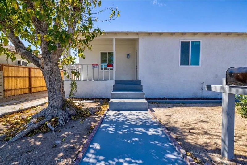124 W Fredricks