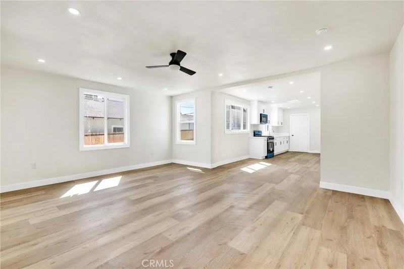 124 W Fredricks