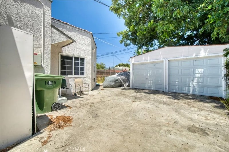 1423 W 65th