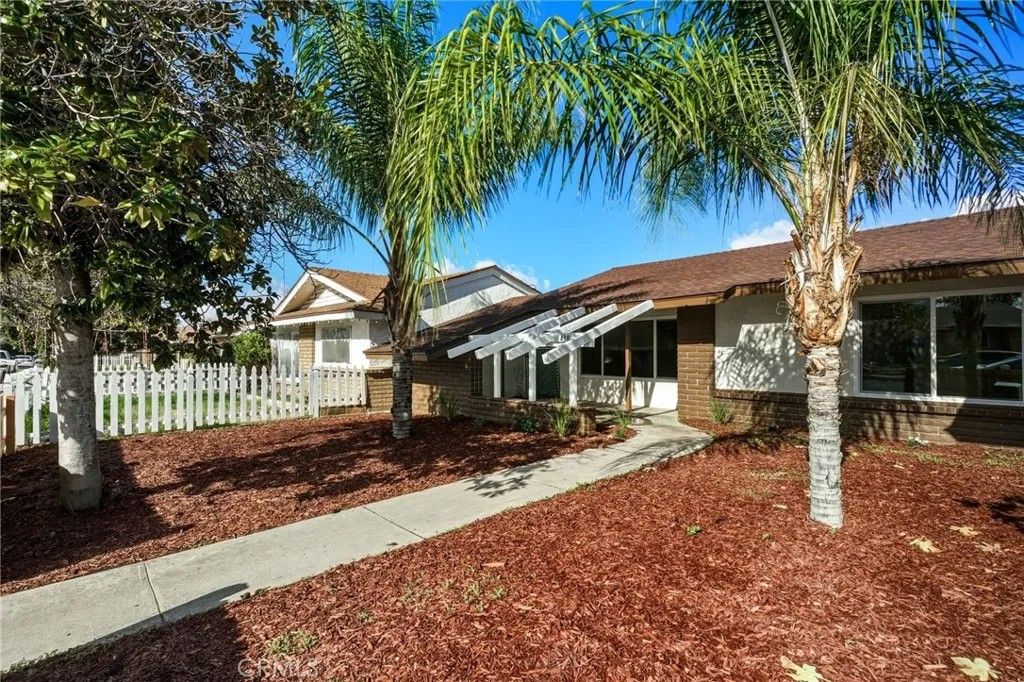 Photo of 438 Gardenia Circle, Hemet, CA 92543 (MLS # SW26001850)