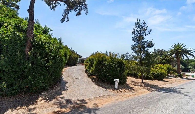 3242 N Rancho La Carlota