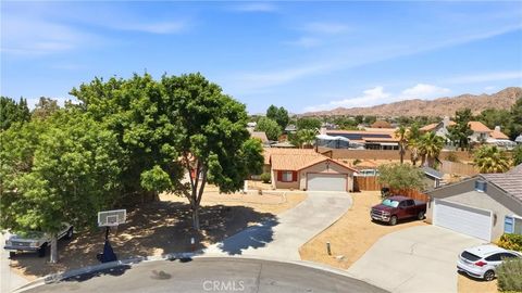 Photo of 16433 Pauhaska RD, Apple Valley, CA 92307 (MLS # DW26117311)