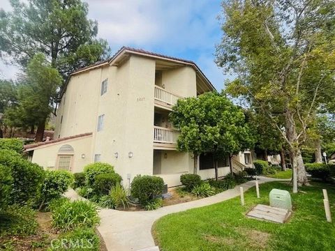 Photo of 5837 Oak Bend Ln #311, Oak Park, CA 91377 (MLS # SR25231132)