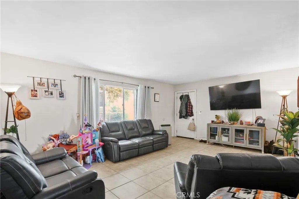 Photo of 563 W Main St, San Jacinto, CA 92583 (MLS # SW26019032)