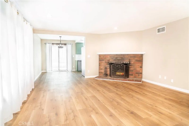 8254 Wentworth