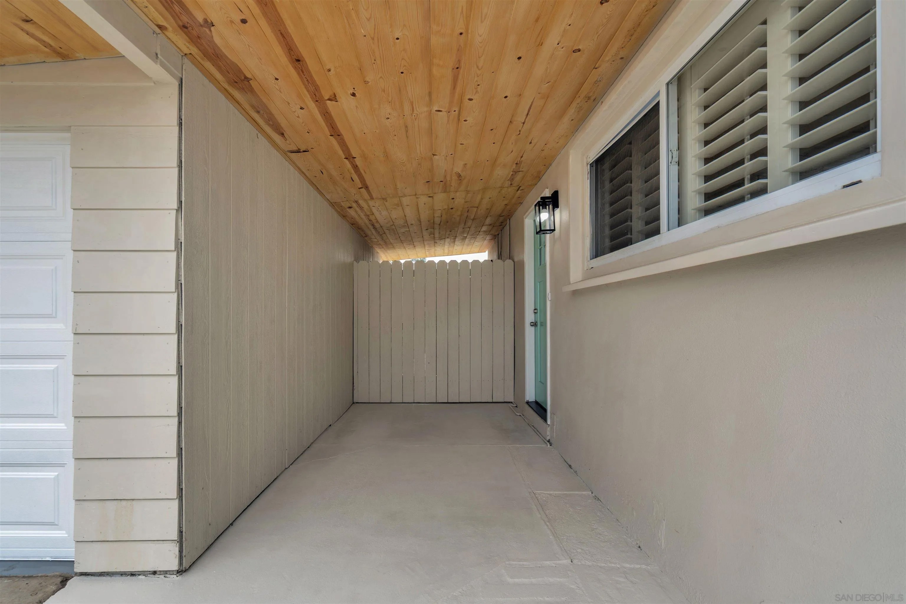 858 Hickory