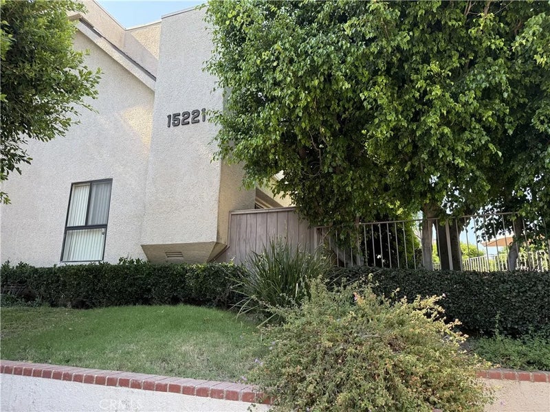 15221 Magnolia E