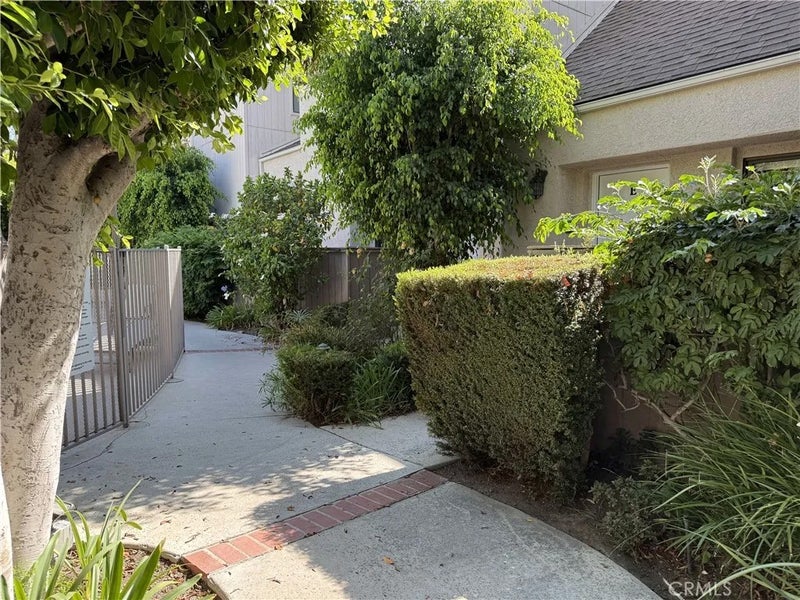 15221 Magnolia E