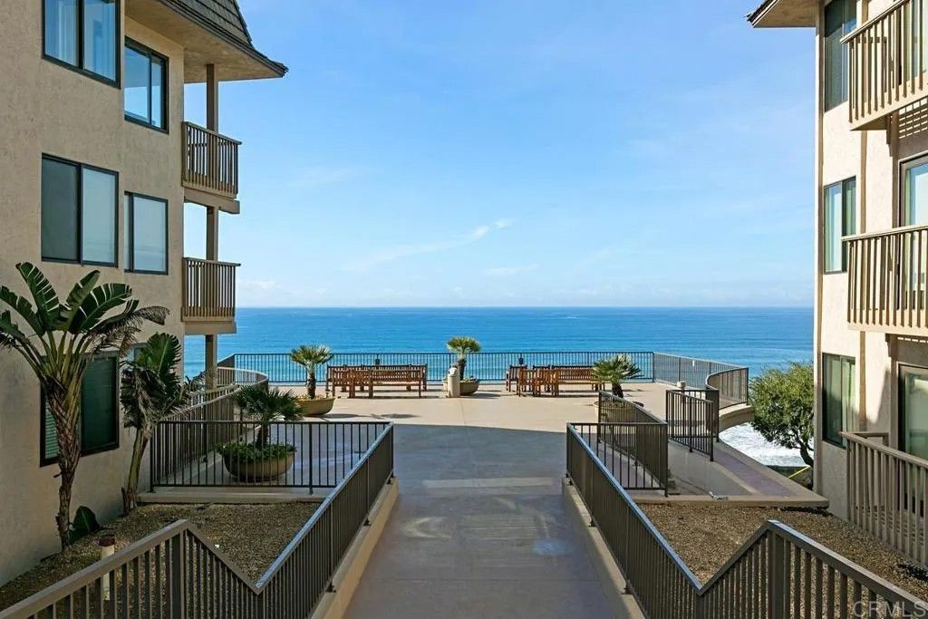Photo of 870 S Sierra Ave, Solana Beach, CA 92075 (MLS # NDP2508333)