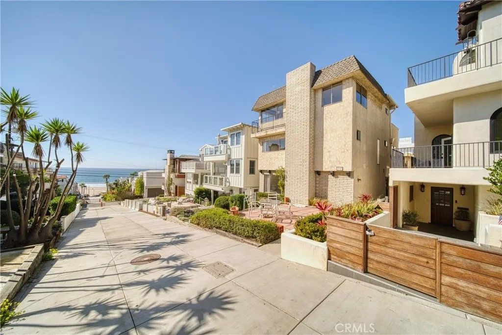 Photo of 229 7th Street, Manhattan Beach, CA 90266 (MLS # SB26035221)
