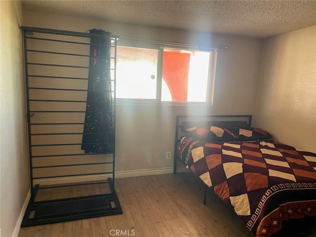 15823 Walnut