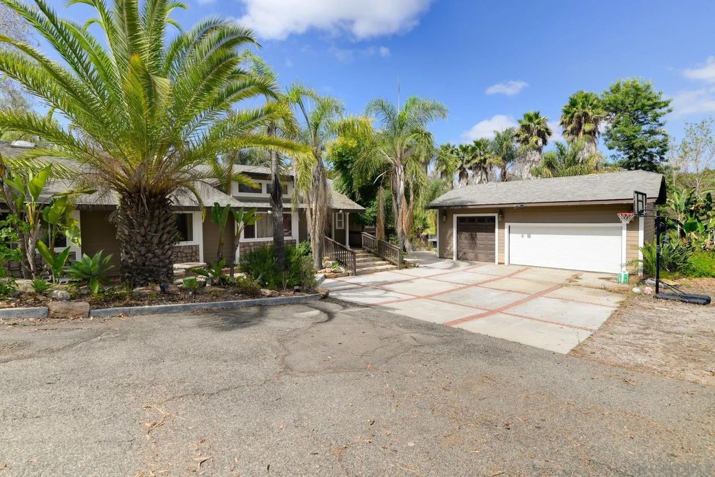 Photo of 30015 Ridge Creek Rd, Valley Center, CA 92082 (MLS # 250040579)