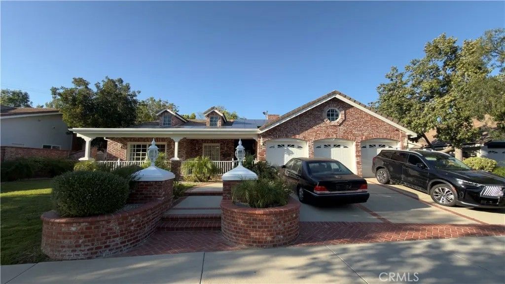 Photo of 21355 Candice Place, Chatsworth, CA 91311 (MLS # SR26095008)