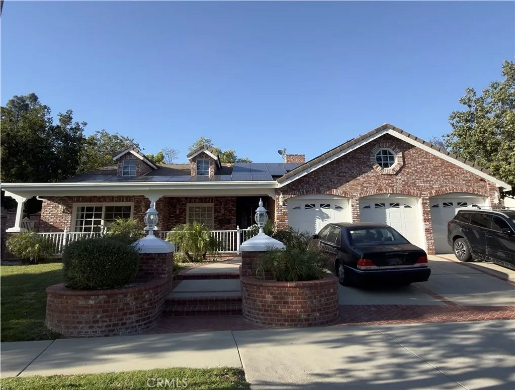 Photo of 21355 Candice Place, Chatsworth, CA 91311 (MLS # SR26095008)