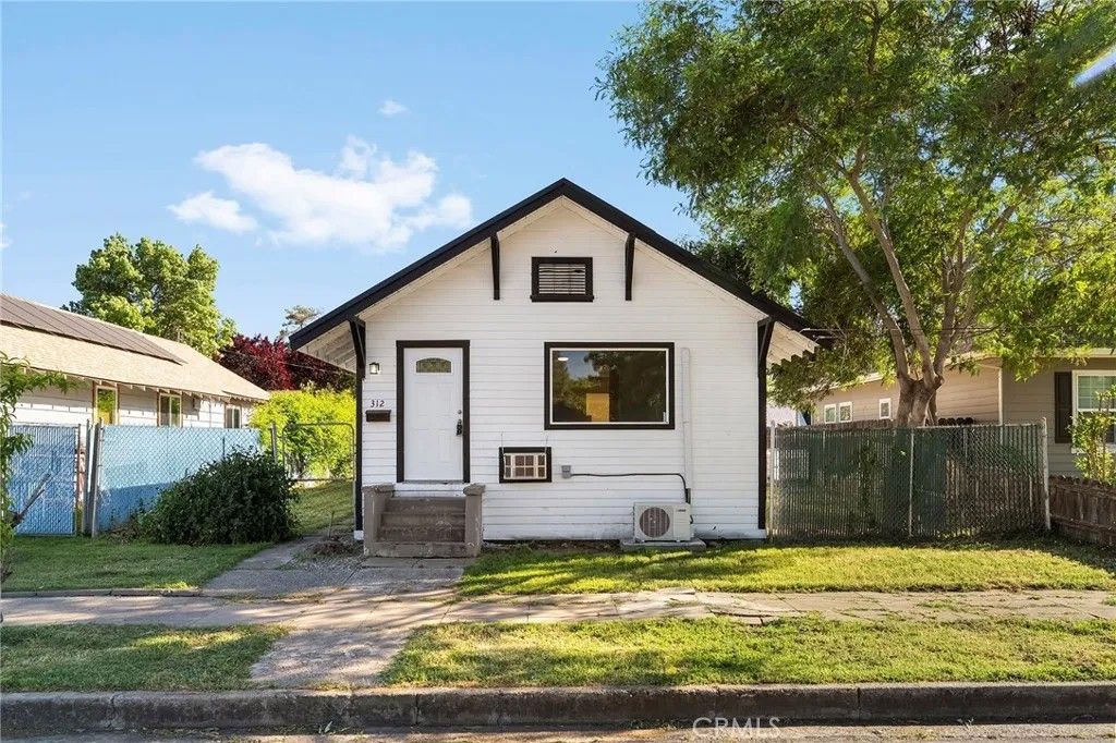 Photo of 312 W Cedar Street, Willows, CA 95988 (MLS # SN26072203)