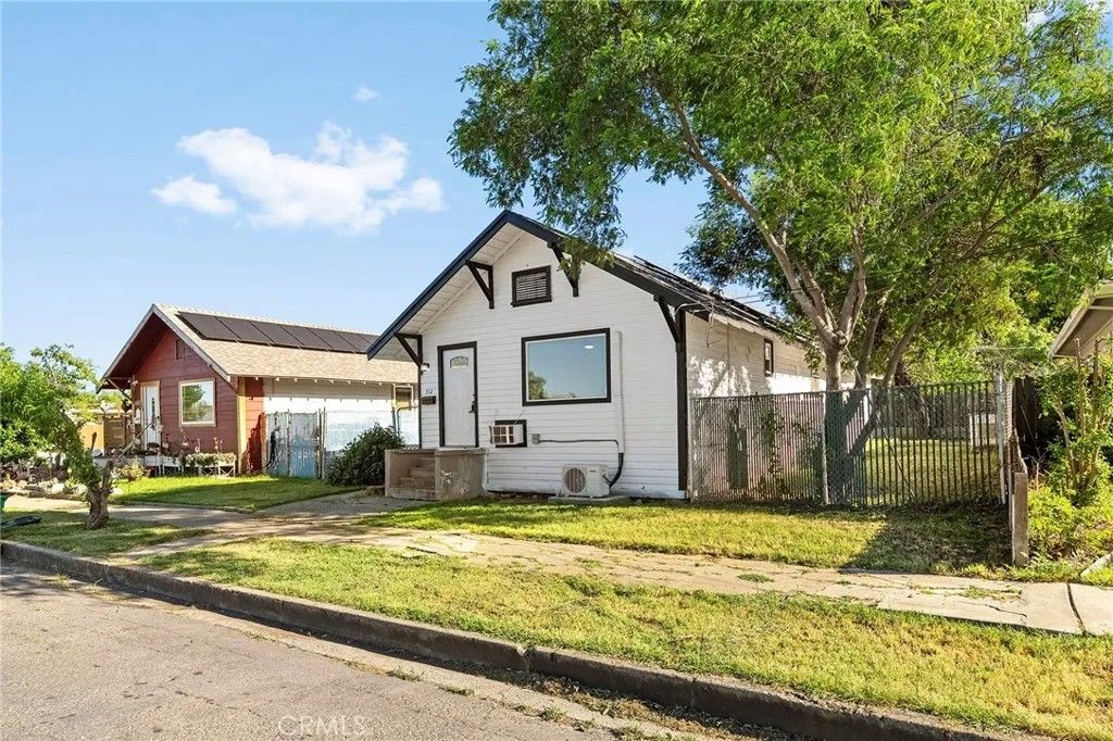 Photo of 312 W Cedar Street, Willows, CA 95988 (MLS # SN26072203)