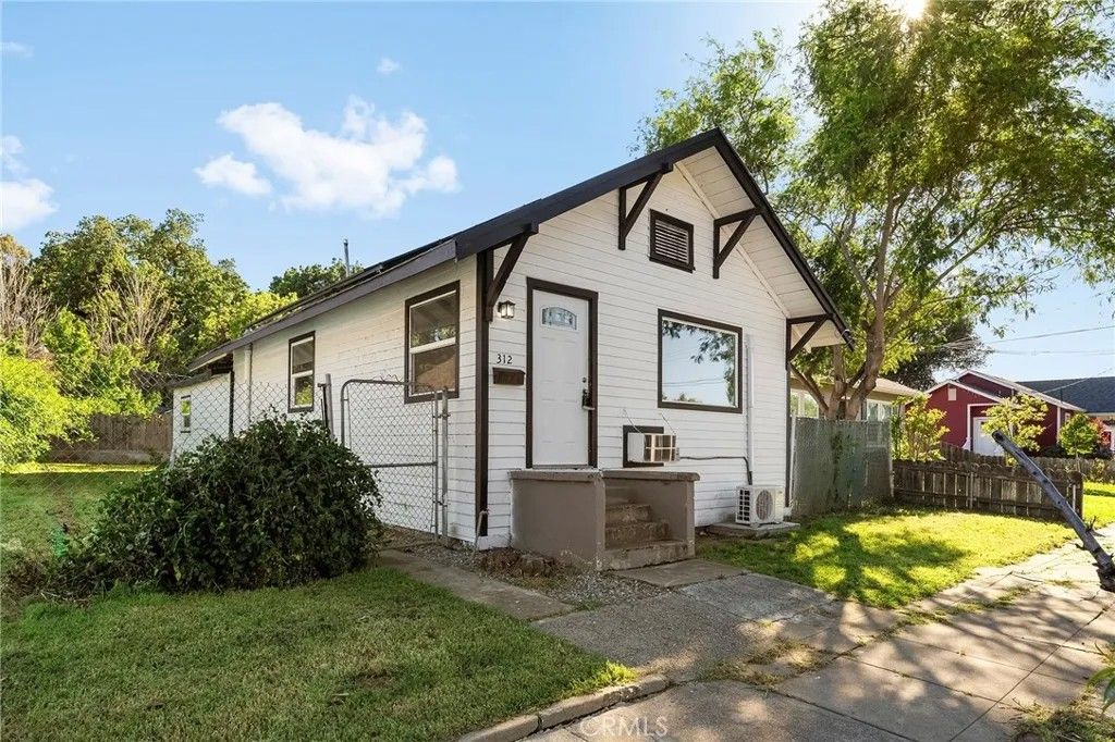 Photo of 312 W Cedar Street, Willows, CA 95988 (MLS # SN26072203)