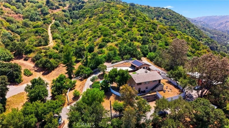 1225 Grand View