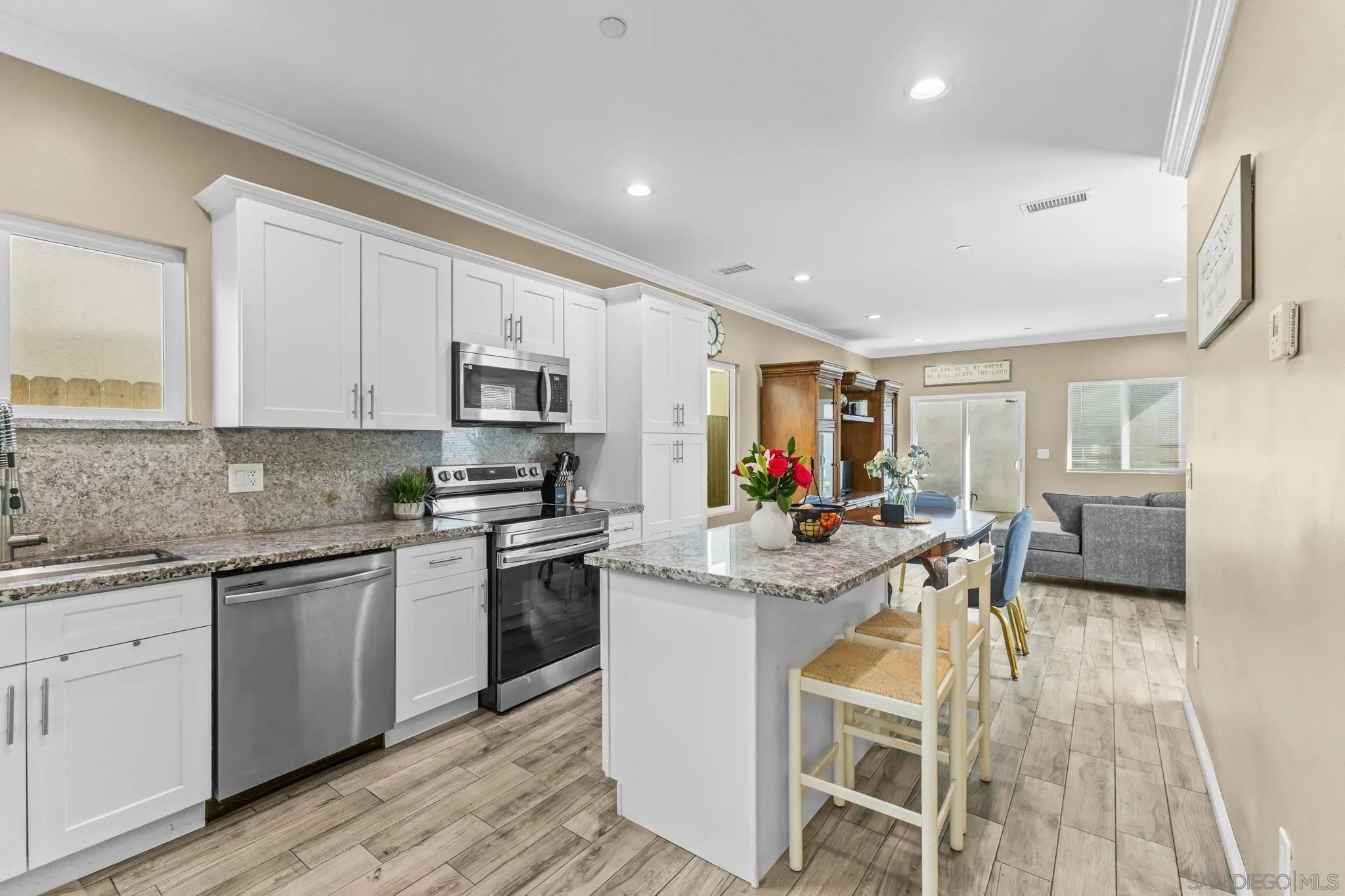 903-5 Concepcion Ave