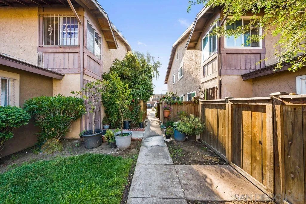 1302 W San Ysidro Unit C