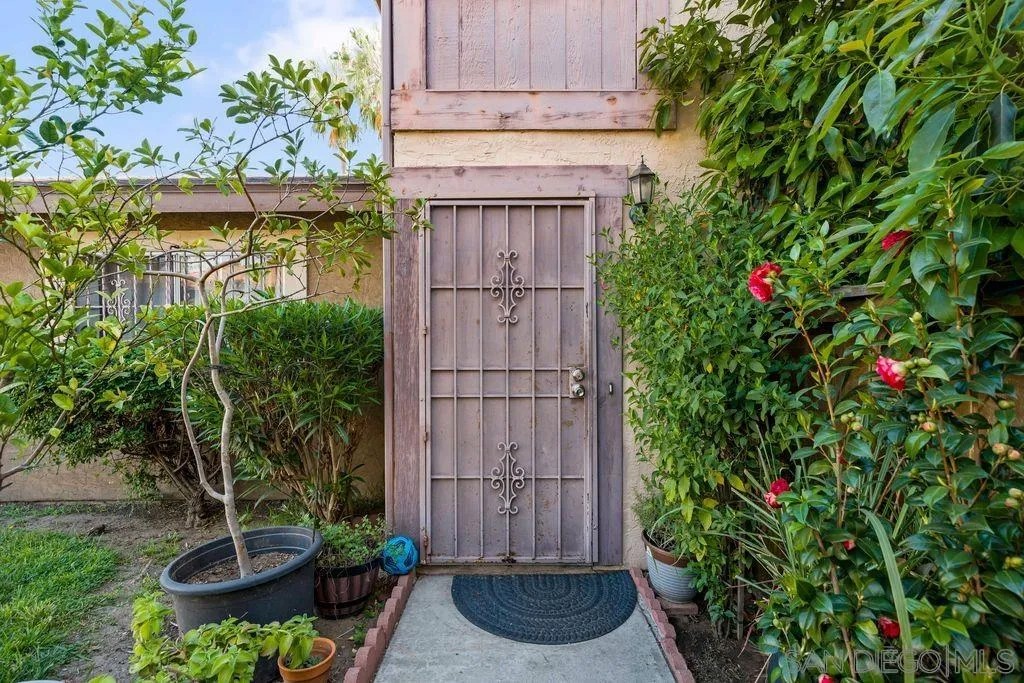 1302 W San Ysidro Unit C