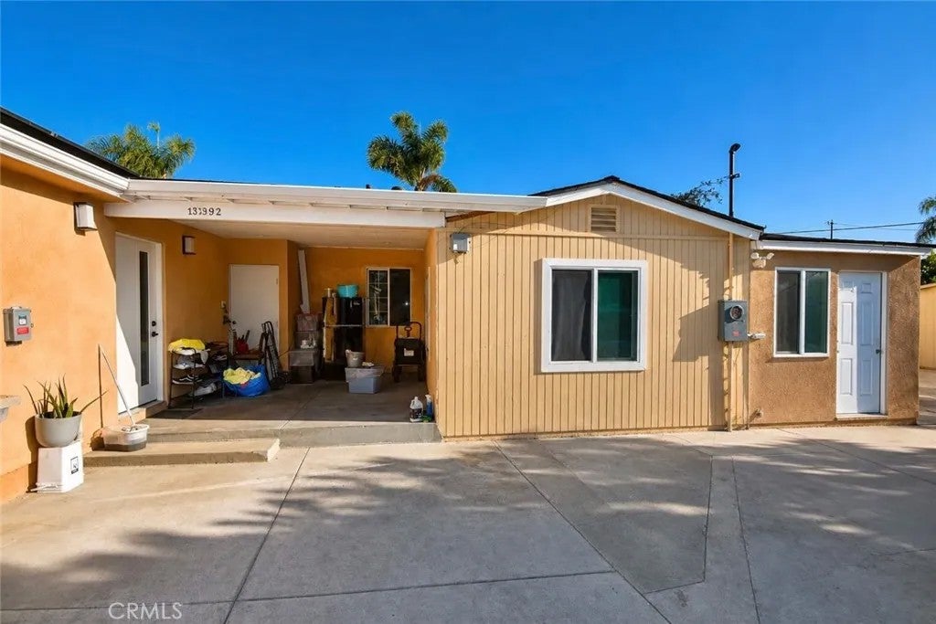 1329 W Mcfadden